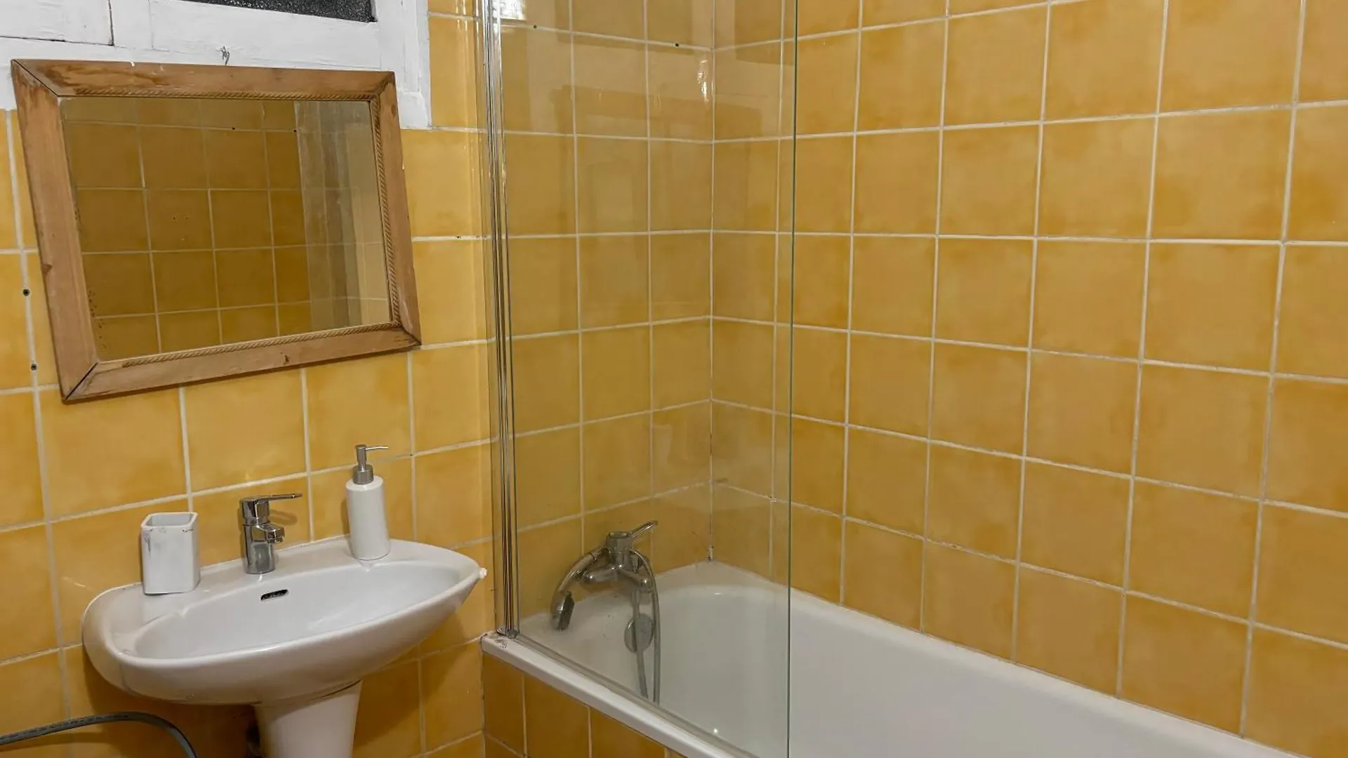 Appartement Centre Historique Tarascon Apartment